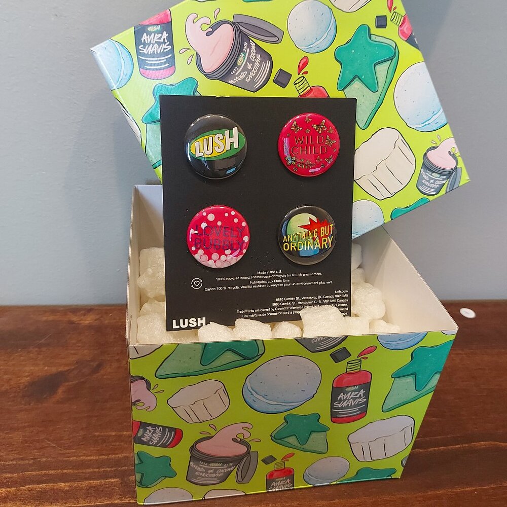 Lush Gift Box With Buttons